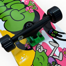 Cargar imagen en el visor de la galería, Patineta GLITCH letras graff (llave + envio gratis).