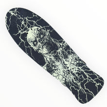 Cargar imagen en el visor de la galería, Patineta Santa Cruz ed especial stranger things Eddie Munson