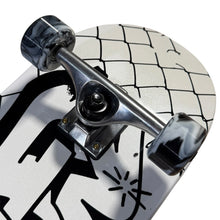 Cargar imagen en el visor de la galería, Patineta GIRO rejas (envio y llave gratis).
