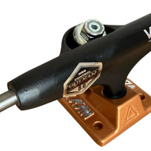 Cargar imagen en el visor de la galería, Truck VULCAN titanium MAS LIJERO.
