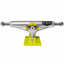 Cargar imagen en el visor de la galería, Truck SHIVER gusnachas plata amarilla 149mm (ideal tabla 8.2 a 8.5).

