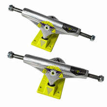 Cargar imagen en el visor de la galería, Truck SHIVER gusnachas plata amarilla 149mm (ideal tabla 8.2 a 8.5).
