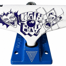 Cargar imagen en el visor de la galería, Truck SHIVER ugly boy blanco azul 149mm (ideal tabla 8.2 a 8.5).
