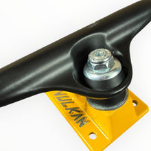 Cargar imagen en el visor de la galería, Truck VULCAN negro amarillo
