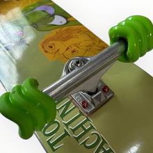 Cargar imagen en el visor de la galería, Patineta TOY MACHINE shark wheels (llave + envio gratis)
