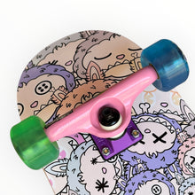 Cargar imagen en el visor de la galería, Patineta TOXINA creepybubu 4 (llave + envio gratis)
