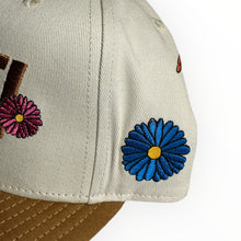 Cargar imagen en el visor de la galería, Gorra anti flores (curva)
