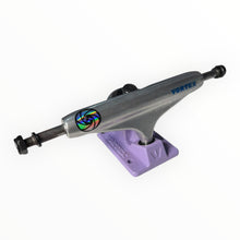 Cargar imagen en el visor de la galería, Truck VORTEX cromo lila
