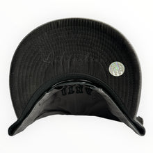 Cargar imagen en el visor de la galería, Gorra anti king gray (curva)
